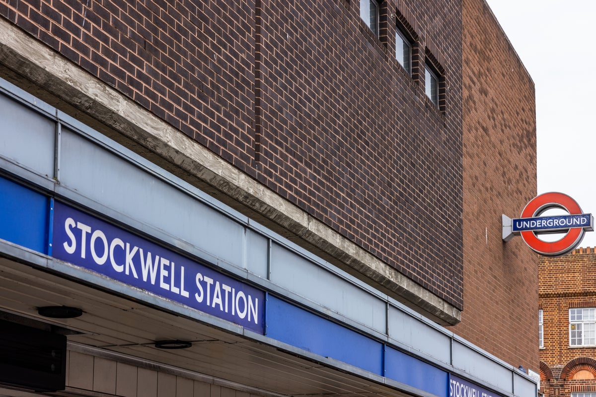 TfL urges commuters to ‘avoid’ entire line due to severe delays TfL urges commuters to ‘avoid’ entire line due to severe delays